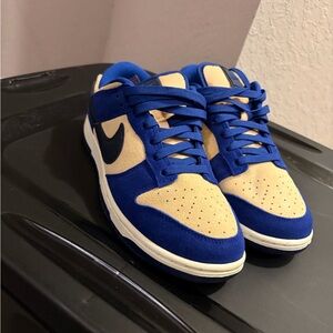 Nike Dunks Women's Blue and Beige Low-Top Sneakers